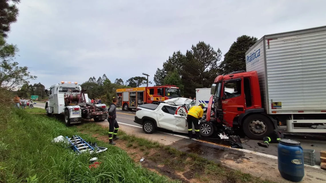 Homem morre em colisão entre caminhonete e caminhão na BR-280