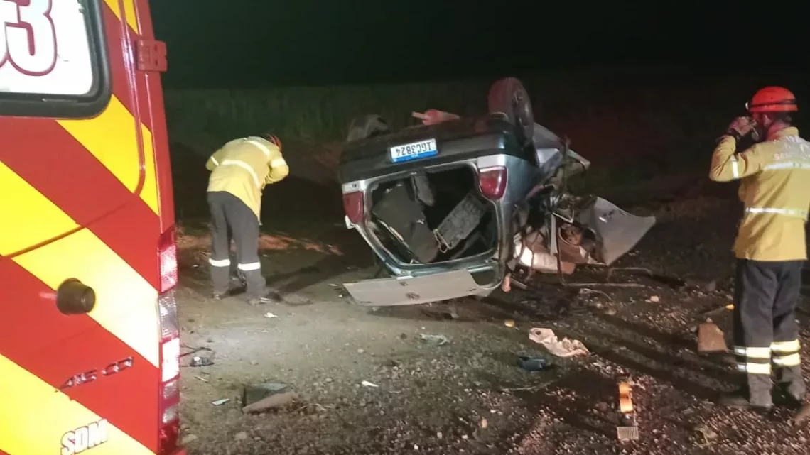 Homem morre preso às ferragens em grave acidente entre caminhão e carro na SC-480