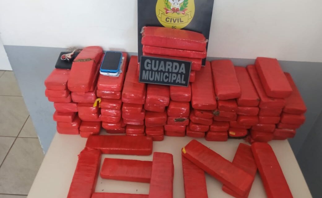 Casal é preso com 77 quilos de maconha em Chapecó