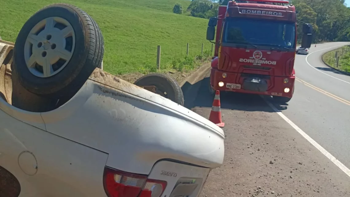 Idosa, criança e mulher ficam feridas em capotamento no Meio-Oeste de SC