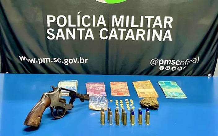 Suspeito de tráfico é preso com drogas e arma ilegal no Oeste de SC