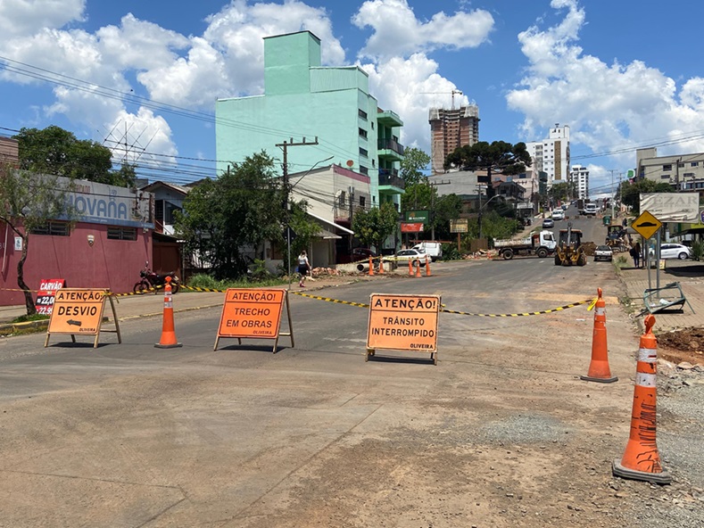 Inicia nova etapa de alargamento da rua Borges de Medeiros