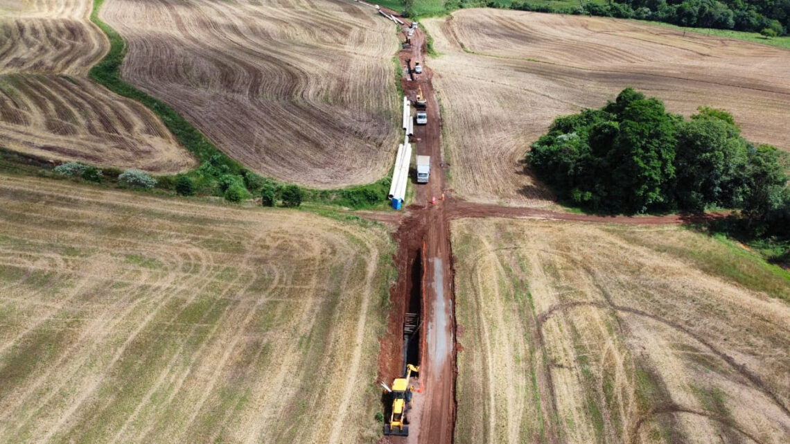 Projeto Chapecozinho segue com implantação de nova adutora em Xaxim; veja as imagens