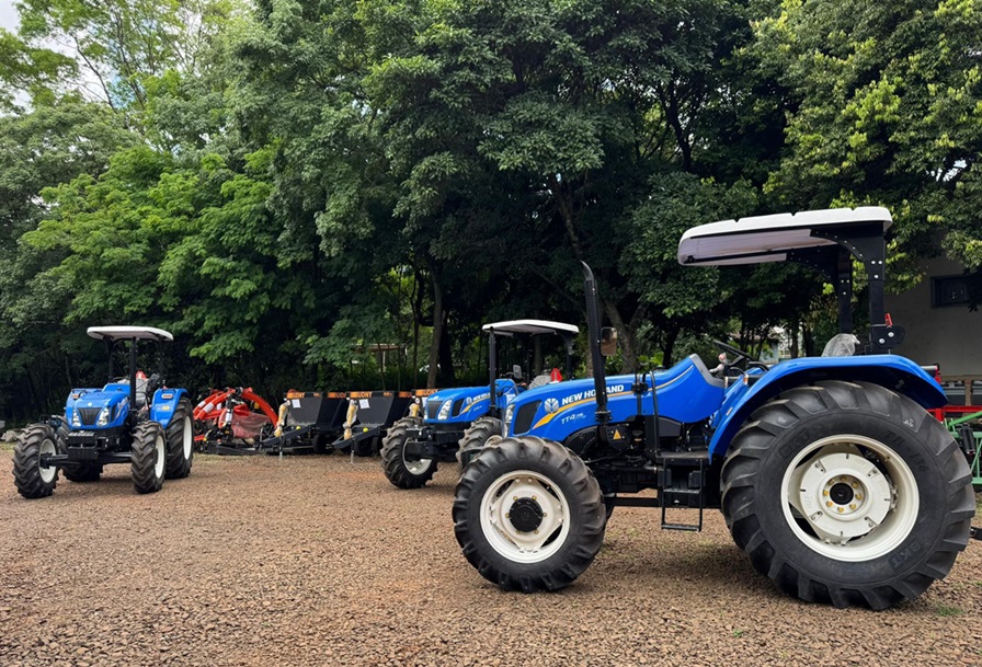 Governo do Estado entrega mais 35 equipamentos agrícolas para região Oeste