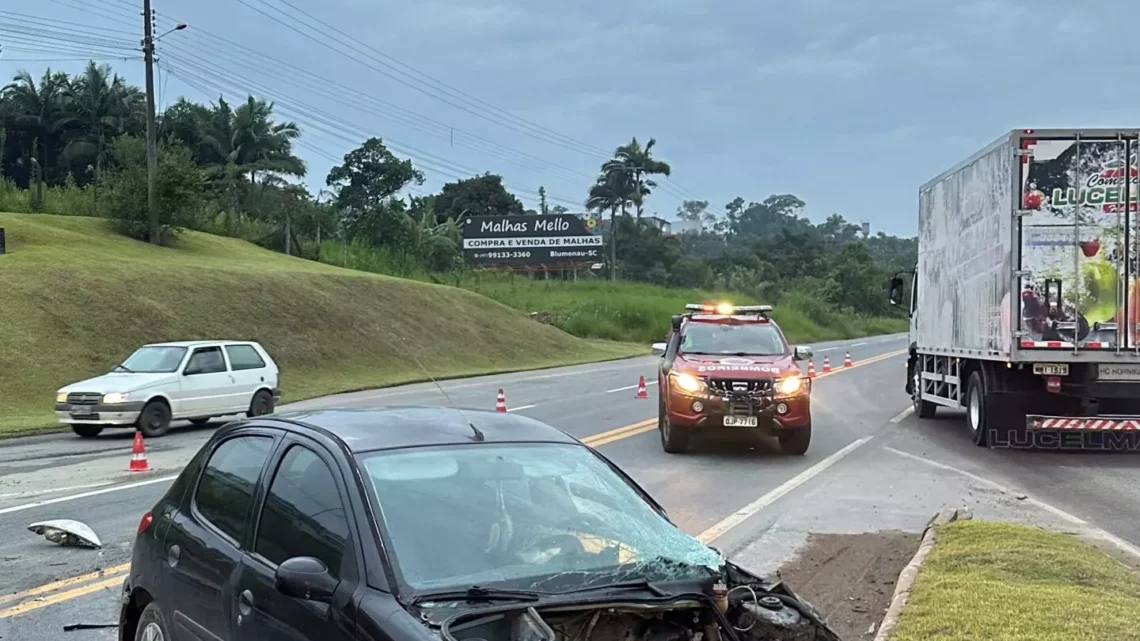 Mulher grávida de 8 meses morre após grave acidente na BR 470 em SC