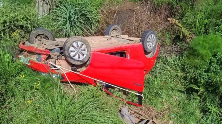 Motorista é encaminhada ao hospital após capotamento em São Joaquim