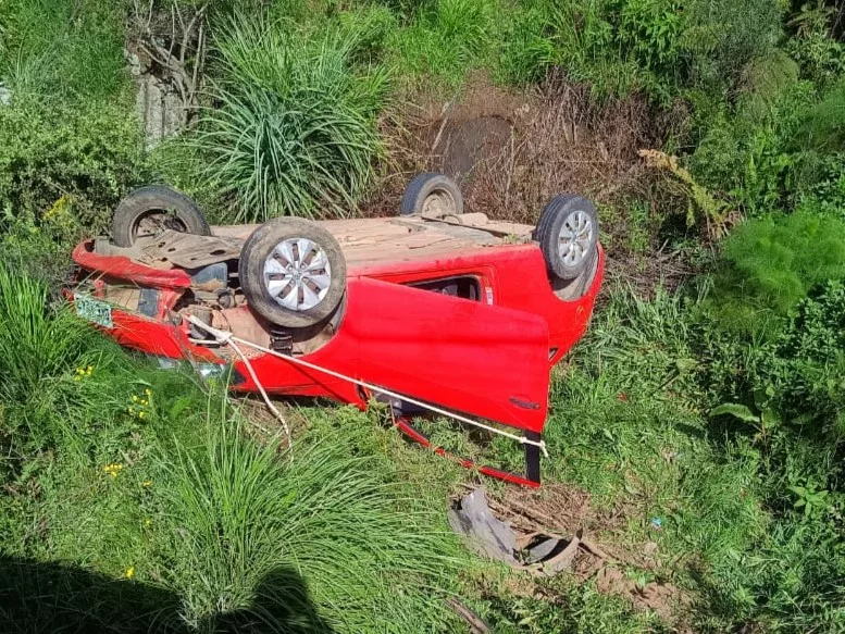 Motorista é encaminhada ao hospital após capotamento em São Joaquim