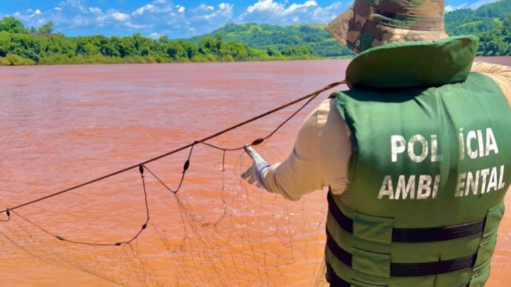 Redes de pesca irregulares são apreendidas em São Carlos; veja as imagens