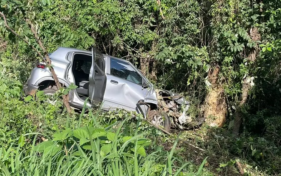 Carro sai de pista na SC-283 e motorista é socorrido