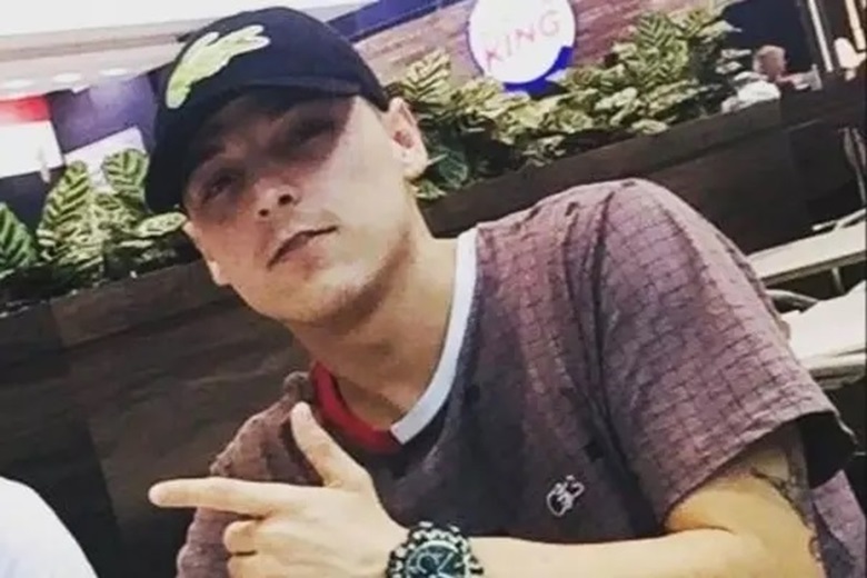 Homem é assassinado a tiros em frente a bar em Joinville