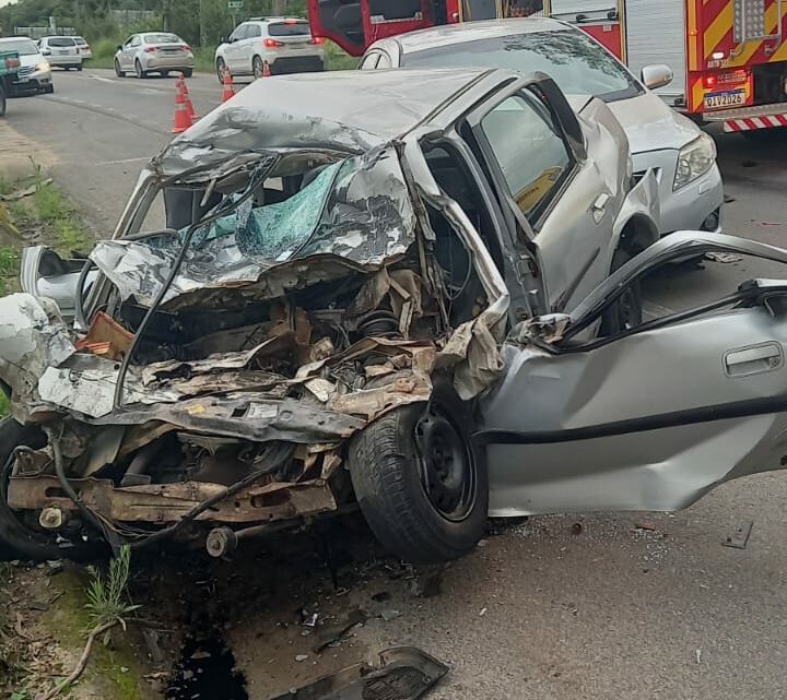 Motorista morre após colisão entre três veículos na SC-108