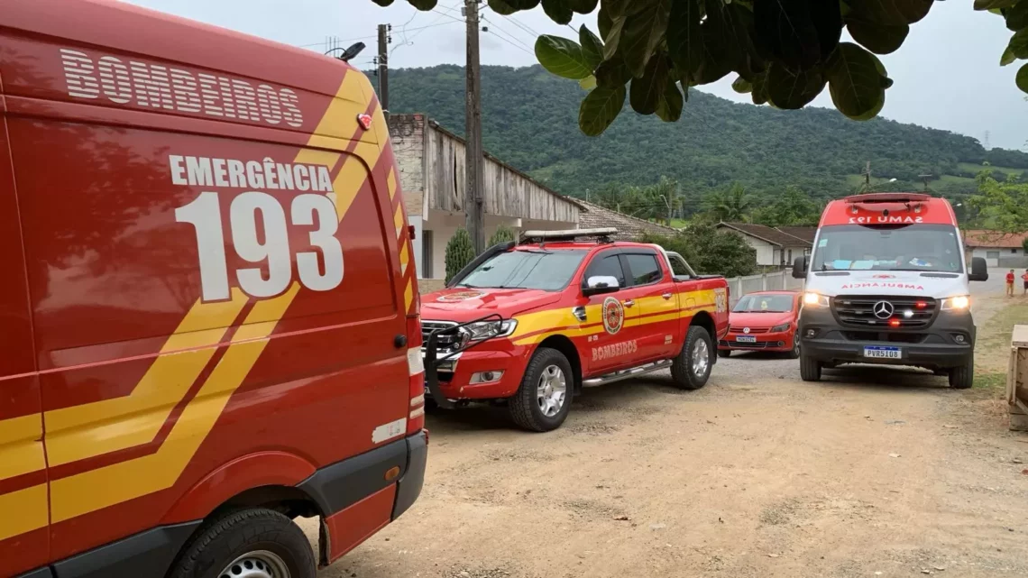 Criança de 2 anos morre após se afogar em piscina em SC