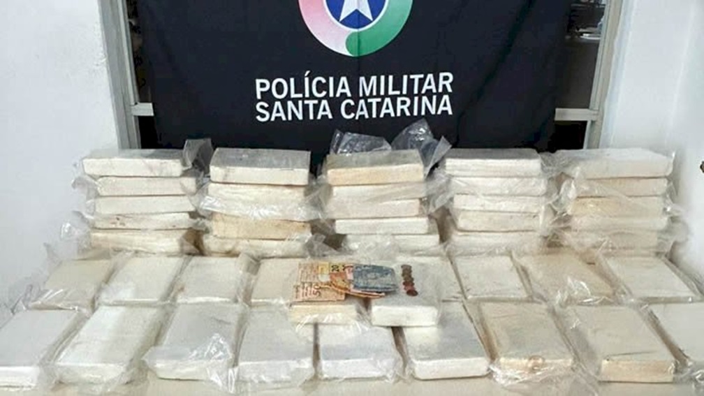 Mulher é presa com 54 kg de cocaína no município de Armazém