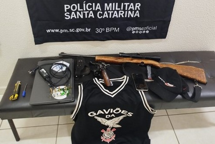 Homem é preso com armas e munições após furto no interior de Faxinal dos Guedes