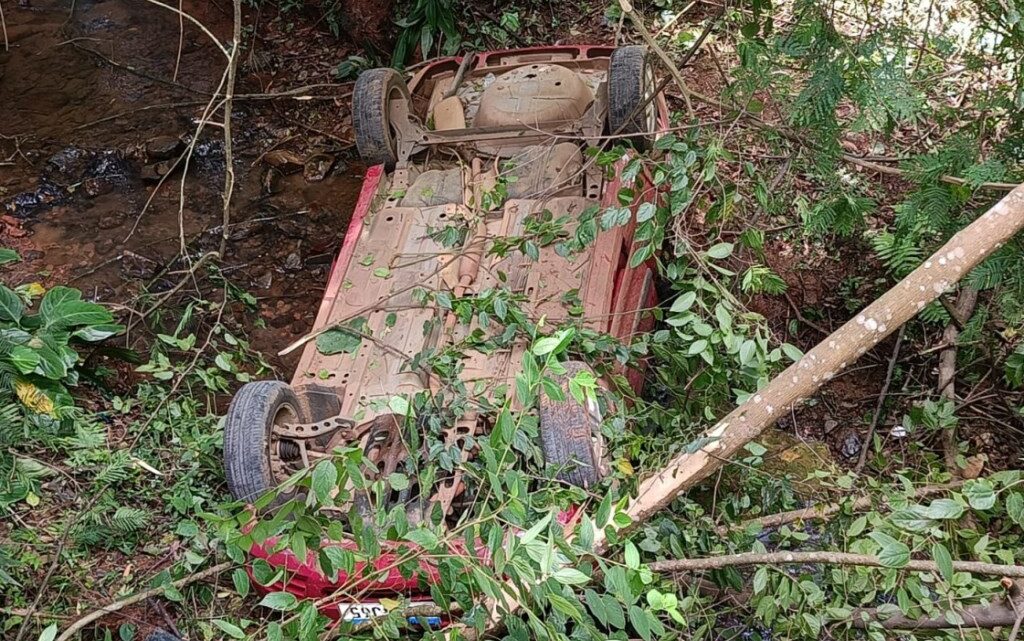 Adolescente morre após automóvel cair em córrego em Concórdia