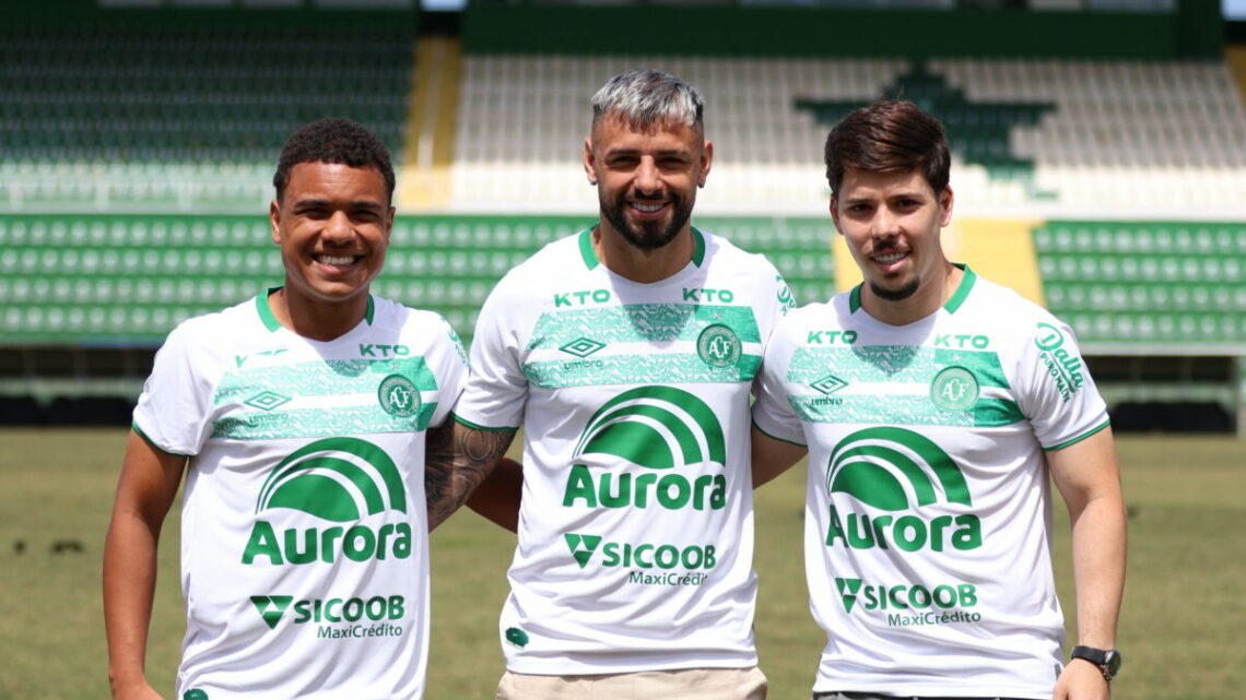 Chapecoense apresenta mais três reforços: Bruno Matias, Jorge Jiménez e Eduardo Person