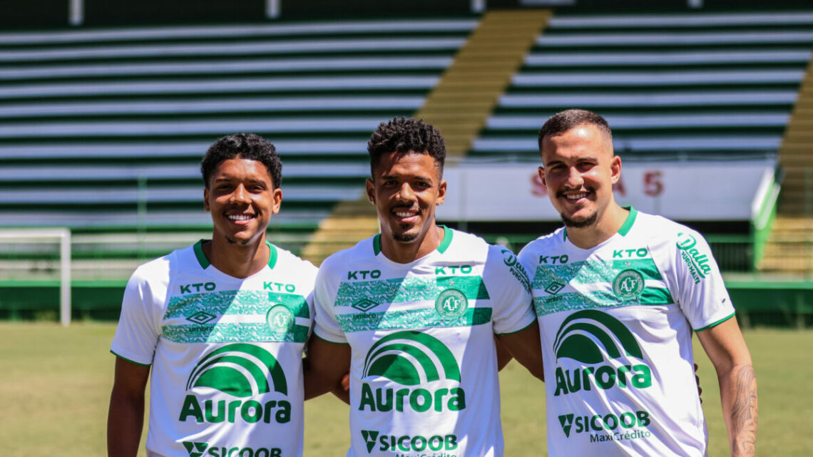 Chapecoense apresenta Pedro Martins, Gabriel Inocêncio e Matheus Belém