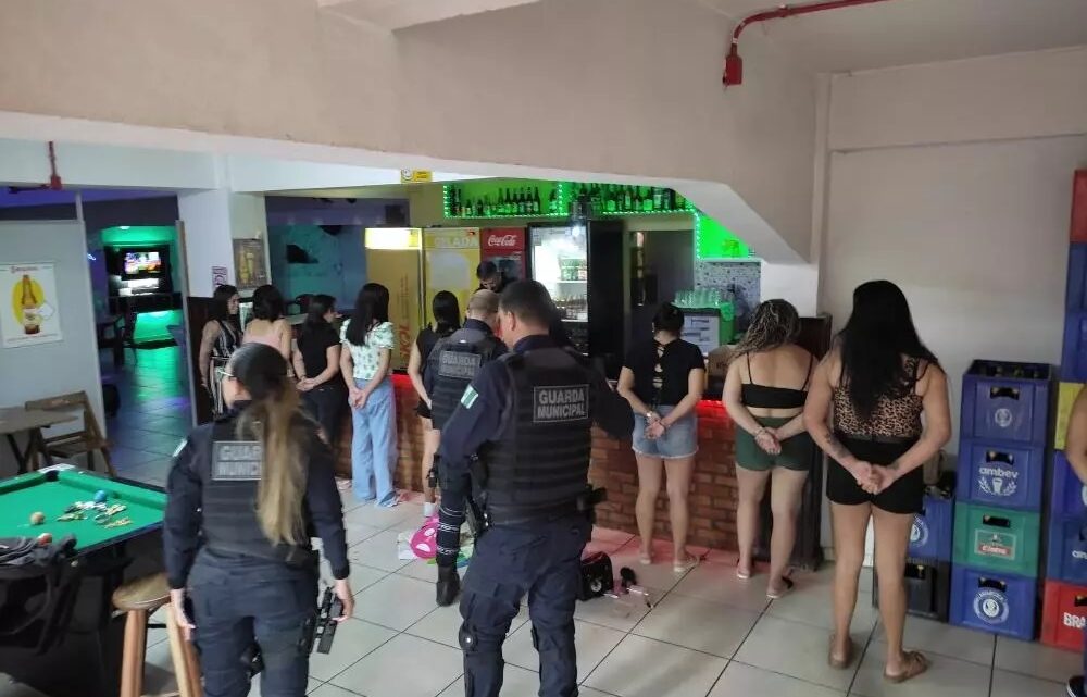 Prefeitura de Chapecó interdita estabelecimento no terminal urbano por atividade de prostituição envolvendo estrangeiros