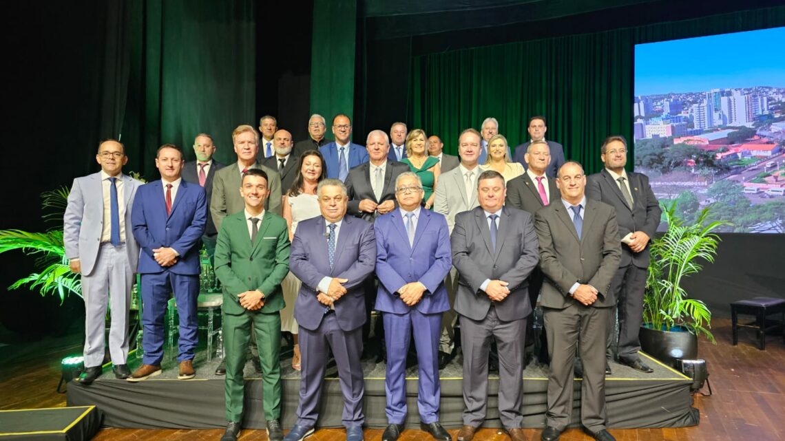 Vereadores, prefeito e vice-prefeito tomam posse em Chapecó