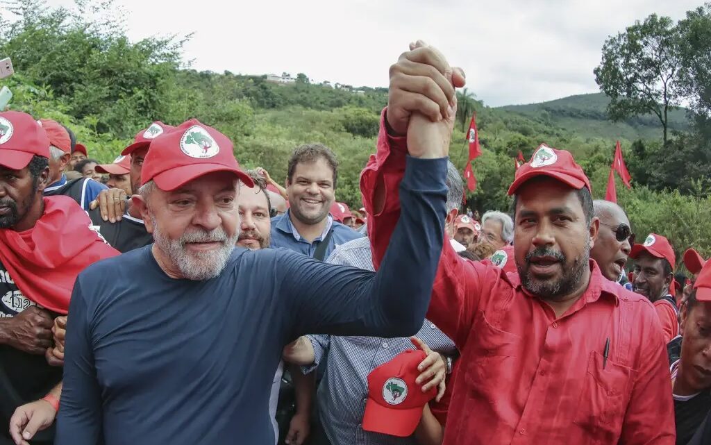 MST pressiona governo Lula a assentar 100 mil famílias