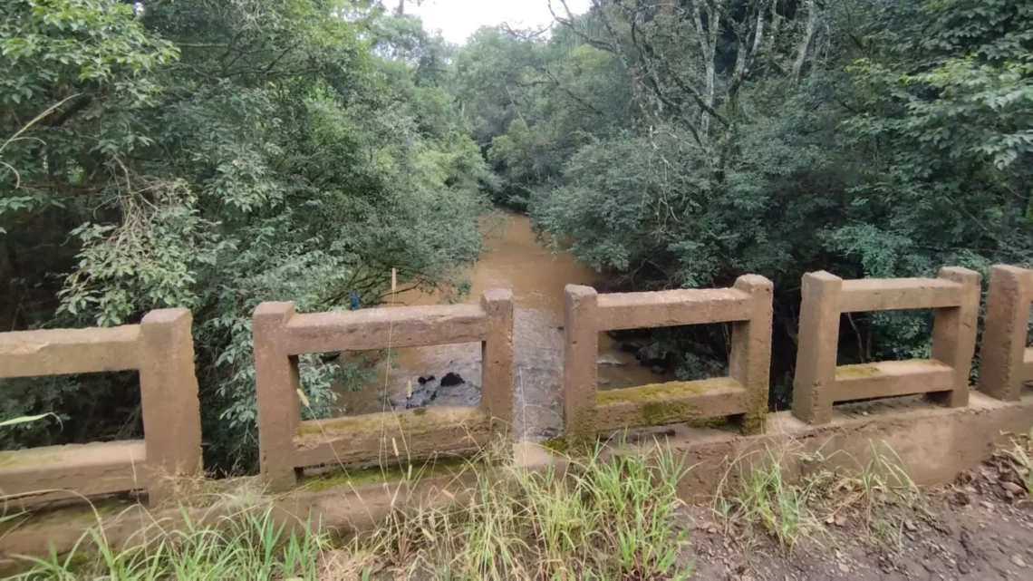 Mulher é encontrada morta dentro de rio de SC