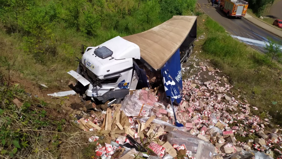 Saída de pista deixa motorista ferido no Meio-Oeste