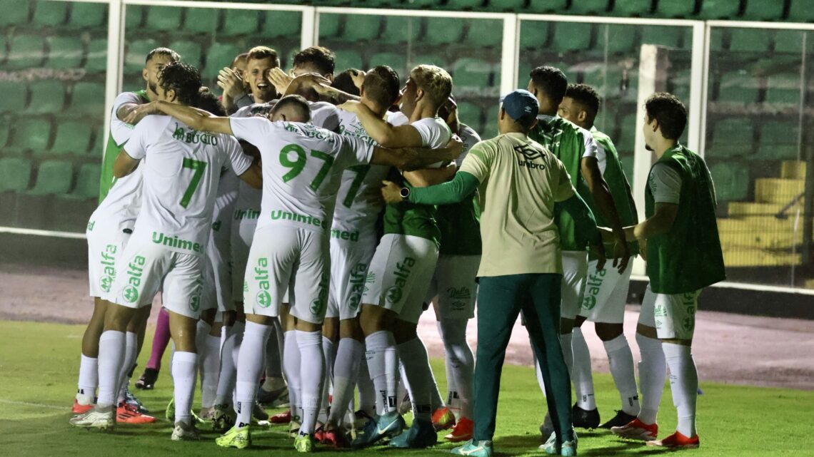 Chapecoense vence o Figueirense por 4 a 2 no Orlando Scarpelli