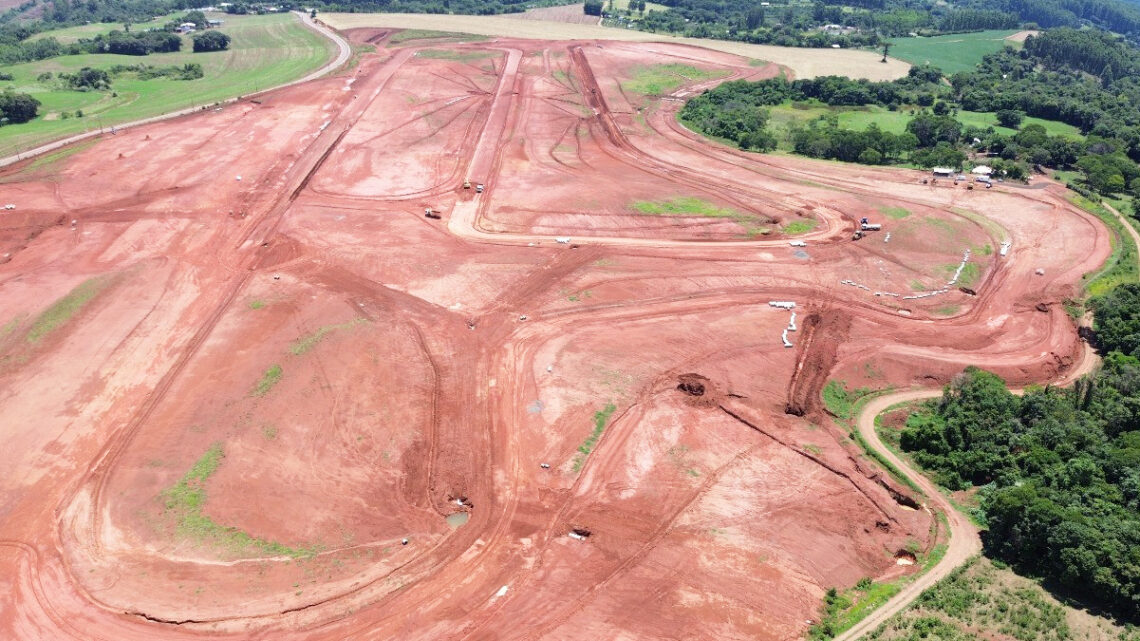 Diretoria do automóvel clube avalia obras do autódromo em Chapecó