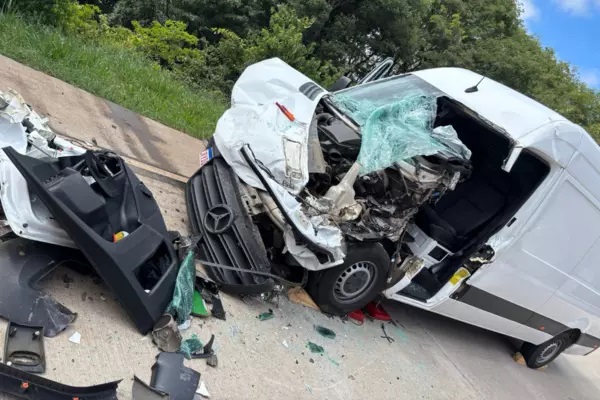 Colisão deixa motorista preso às ferragens na BR-163 em São José do Cedro