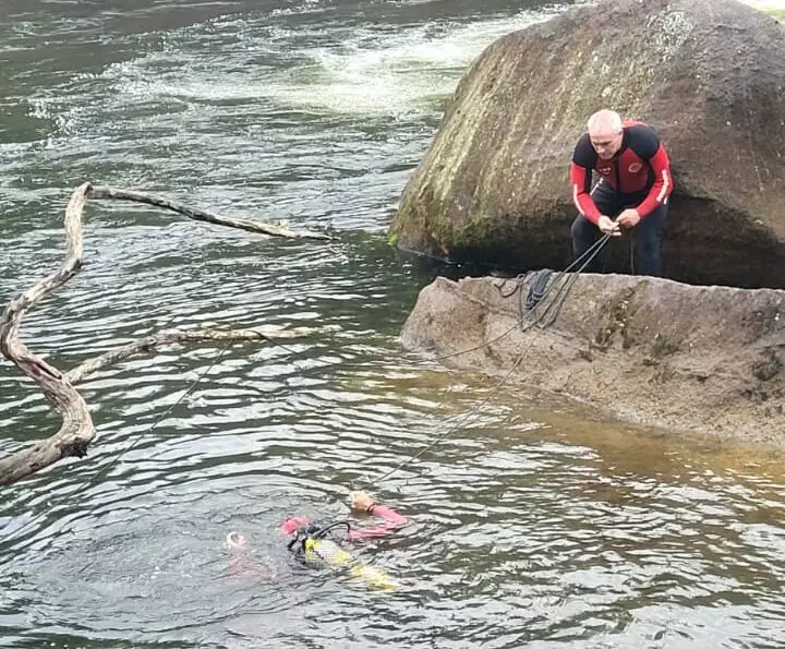 Homem morre afogado após mergulhar em cachoeira em SC