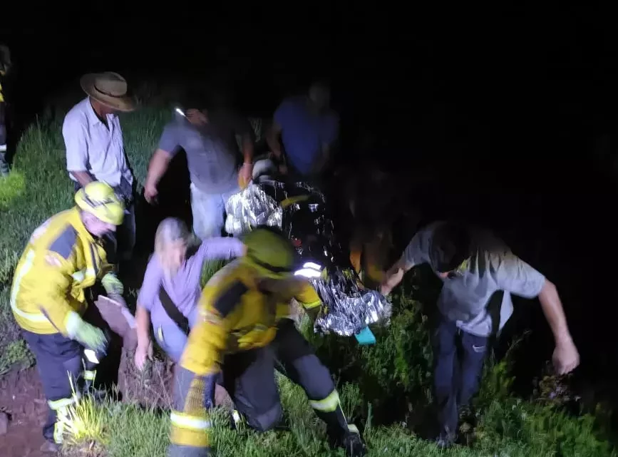 Homem é resgatado após cair de ribanceira de 30 metros na Serra