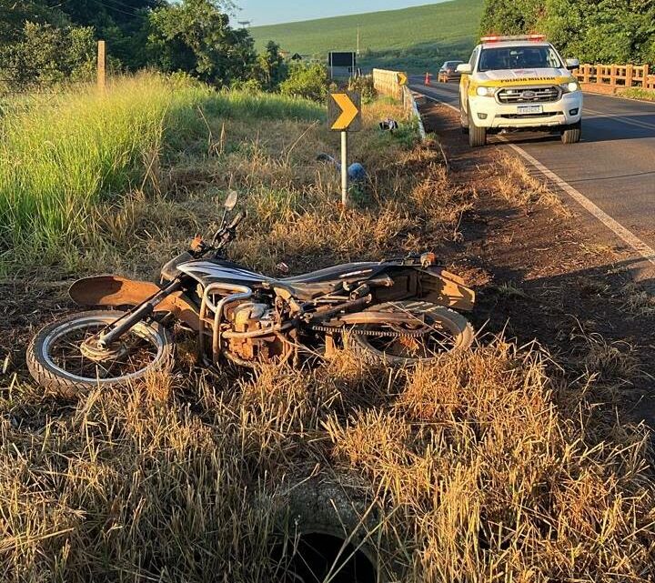 Sem habilitação, motociclista morre após colisão em rodovia no Oeste de SC