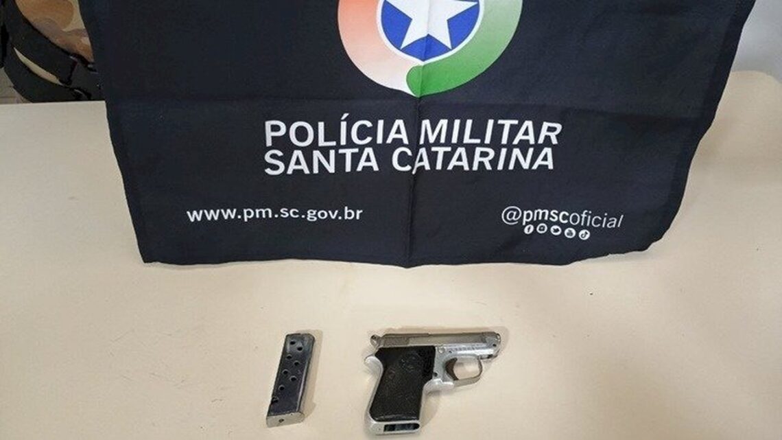 Após ameaça, mulher é presa por porte ilegal de arma de fogo em Chapecó