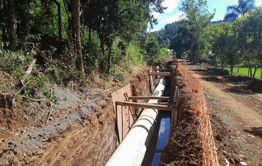 CASAN avança em trecho de adutora do projeto Chapecozinho